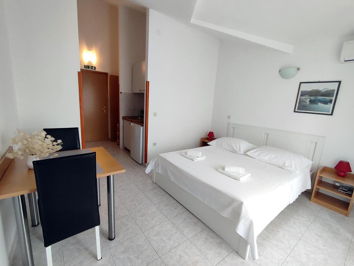Apartments And Rooms Saric Ядрія Екстер'єр фото